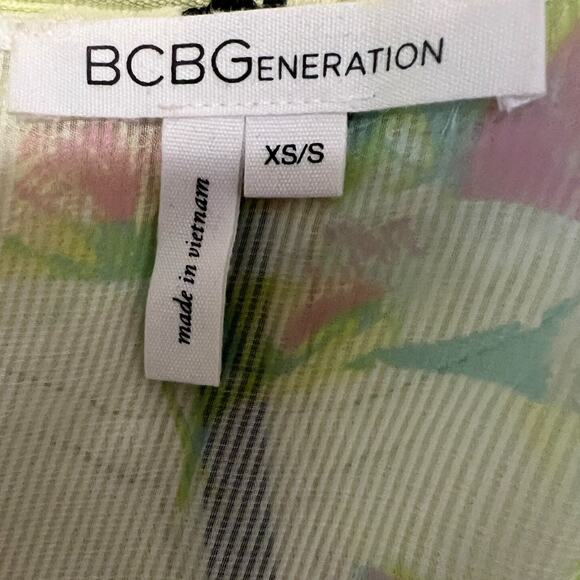 Women's BCBG Generation Sheer Shrug Kimono Wrap Cover Up White Floral XS/S - Picture 5 of 6